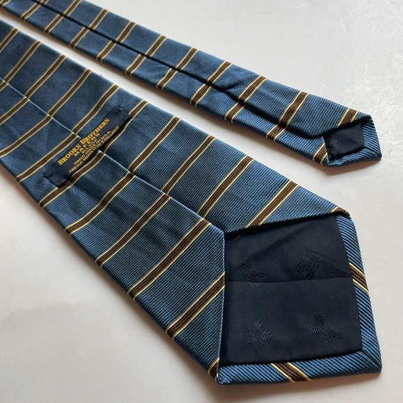 Brooks Brothers Makers 100% silk necktie USA made tie blue stripes 56” X 3 5/8” - Picture 6 of 7
